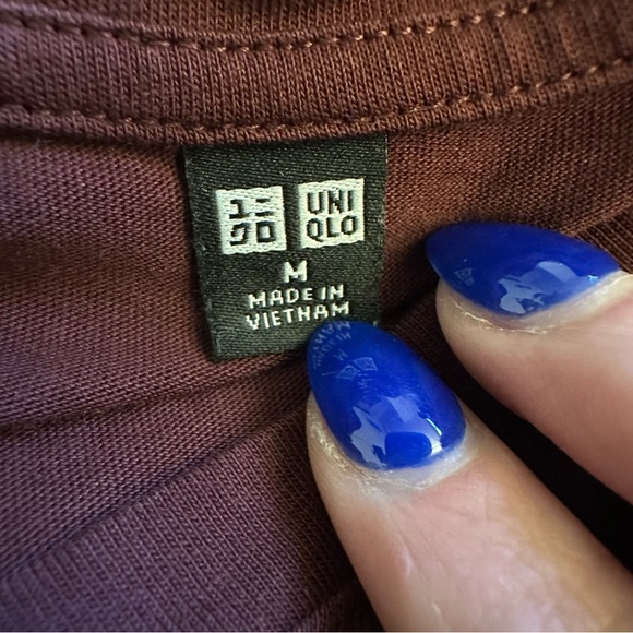 Uniqlo Maroon Short Sleeve Tee Size Medium - Picture 3 of 4